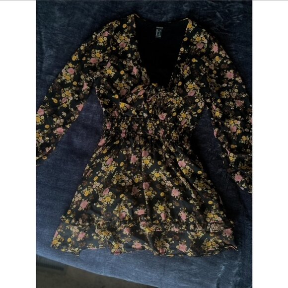 🌸 Forever 21 Floral Mini Dress 🌸 - Picture 3 of 7